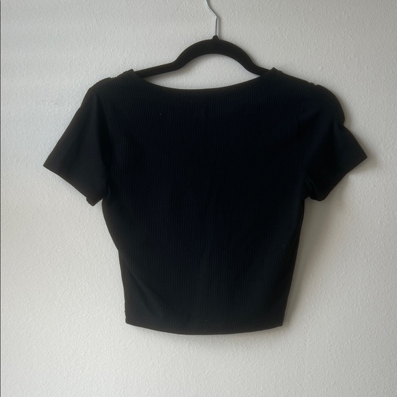 Hollister Women's Black Ribbed Crop Top - Picture 3 of 4